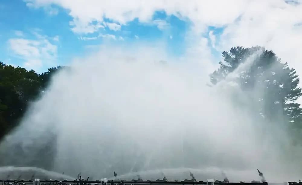 fountain water mist