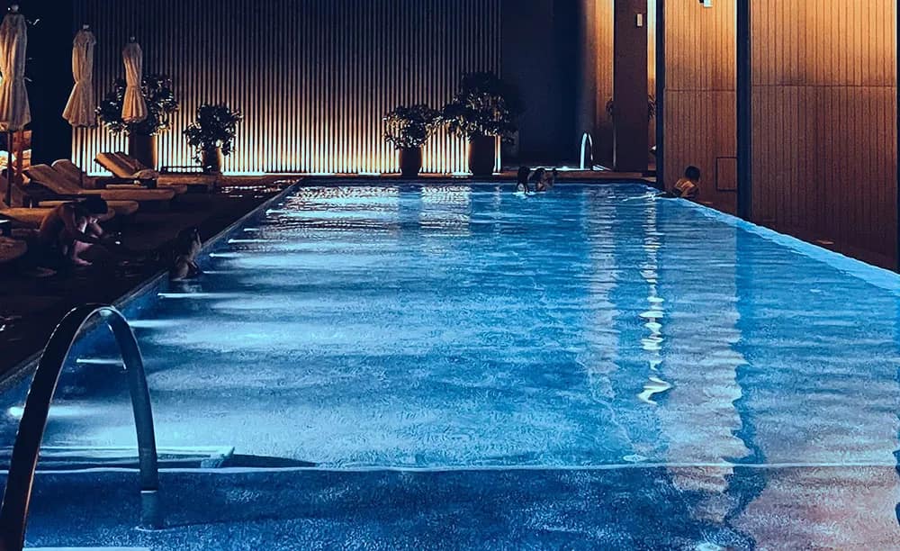 blue pool light