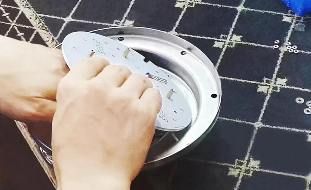 Assembling LED pool light