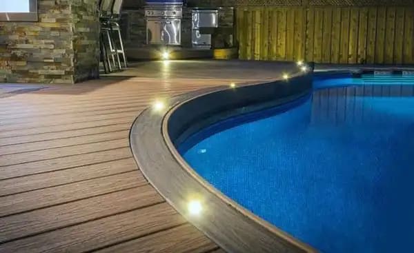 Iluminación de la cubierta de la piscina