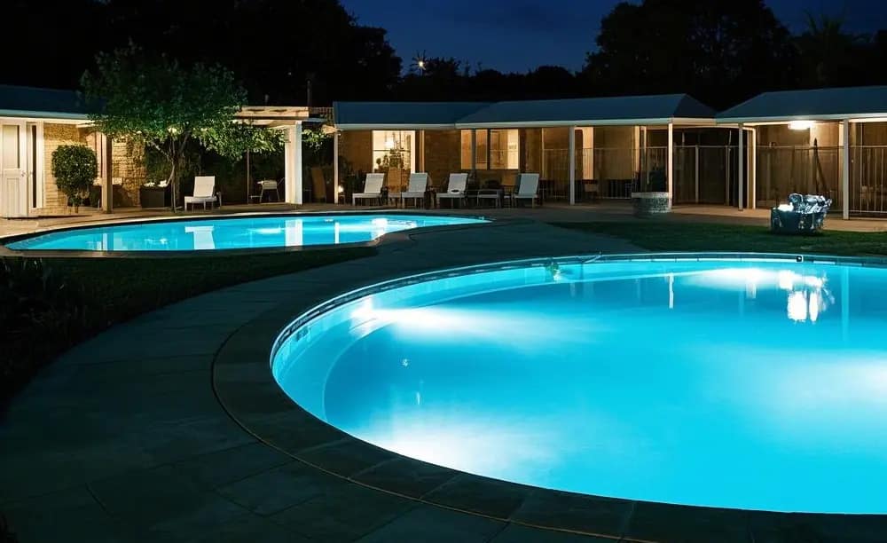 Using Lights to Illuminate Your Pool