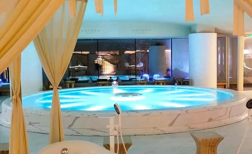 Sauna Club Lighting Case