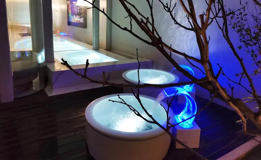 Sauna Club Lighting Case